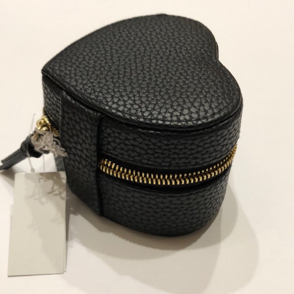 ✨New✨ Heart Jewelry Box - Picture 4 of 4